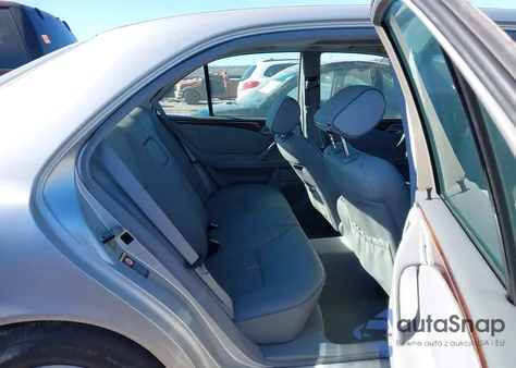 2000 Mercedes-Benz E 320 z USA, uszkodzony, nr VIN WDBJF65J7YB137751